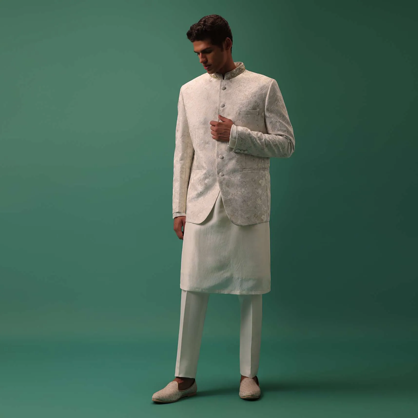 Ivory White Highlighted Bandhgala Set With Kurta And Fusing Pants